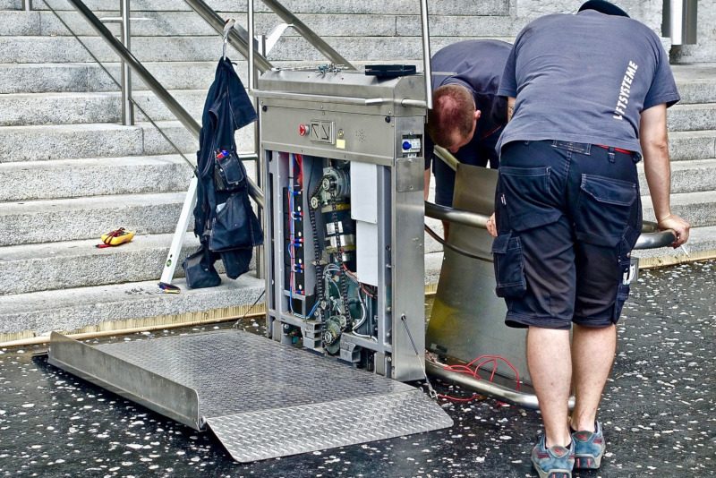 how to choose the right lift maintenance company